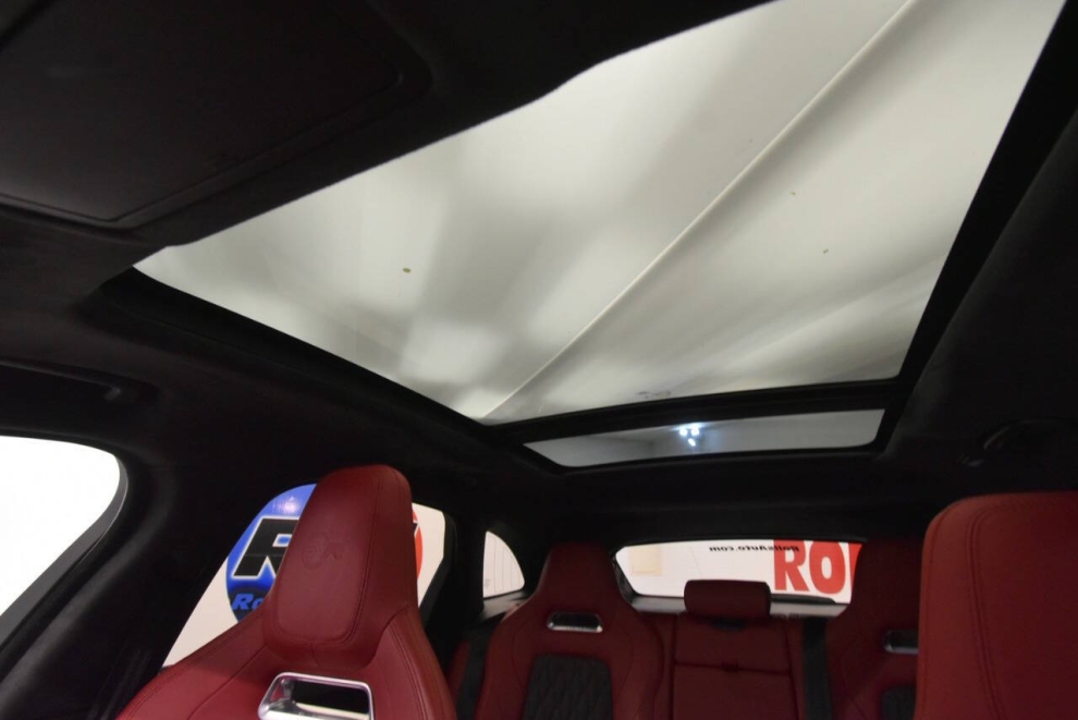 2019 Jaguar F-PACE SVR AWD 4dr SUV, Black, Mileage: 88,300 - photo 32
