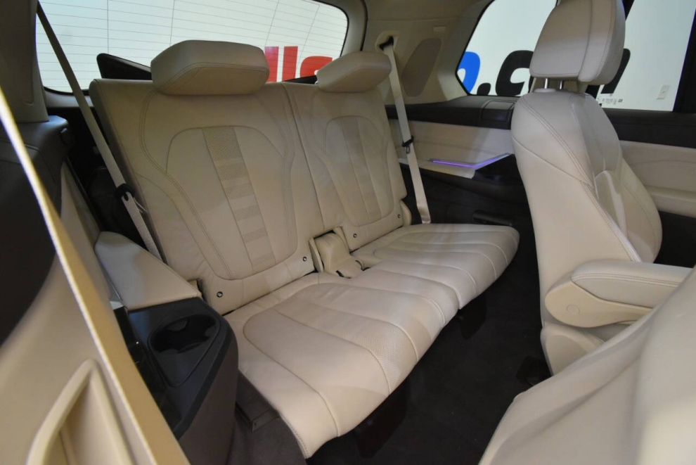 2019 BMW X7 xDrive50i AWD 4dr Sports Activity Vehicle, Gold, Mileage: 84,050 - photo 19