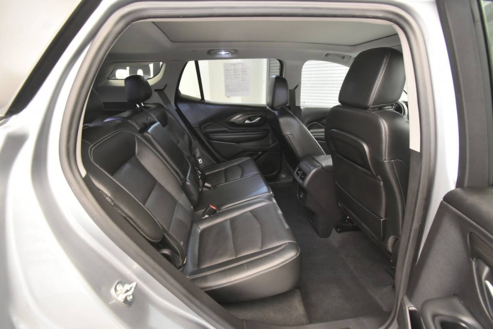 2024 GMC Terrain SLT AWD 4dr SUV, Gray, Mileage: 63,954 - photo 17