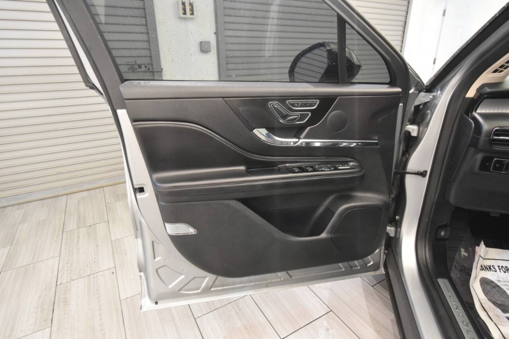 2023 Lincoln Corsair Standard AWD 4dr SUV, Plata, Mileage: 67,004 - photo 13