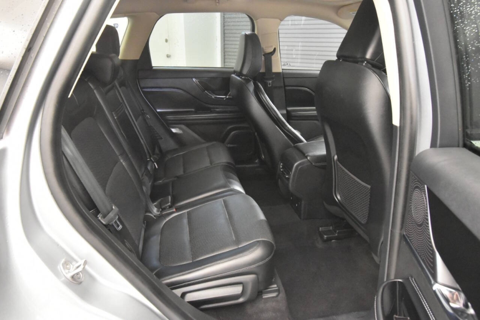 2023 Lincoln Corsair Standard AWD 4dr SUV, Plata, Mileage: 67,004 - photo 18