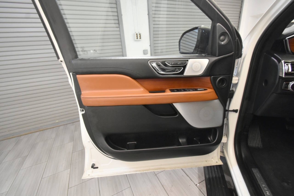 2020 Lincoln Navigator Reserve 4x4 4dr SUV, White, Mileage: 80,123 - photo 16