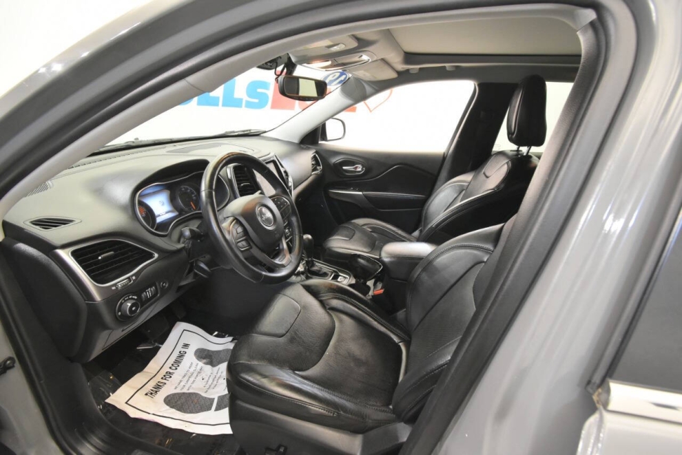 2019 Jeep Cherokee Limited 4x4 4dr SUV, Gray, Mileage: 75,085 - photo 11