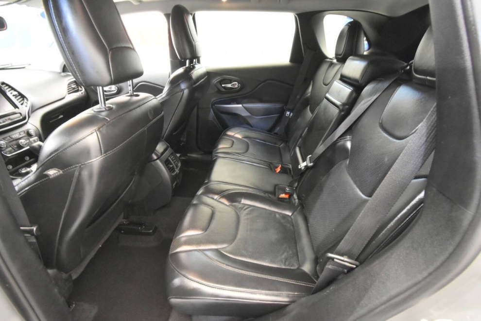 2019 Jeep Cherokee Limited 4x4 4dr SUV, Gray, Mileage: 75,085 - photo 14
