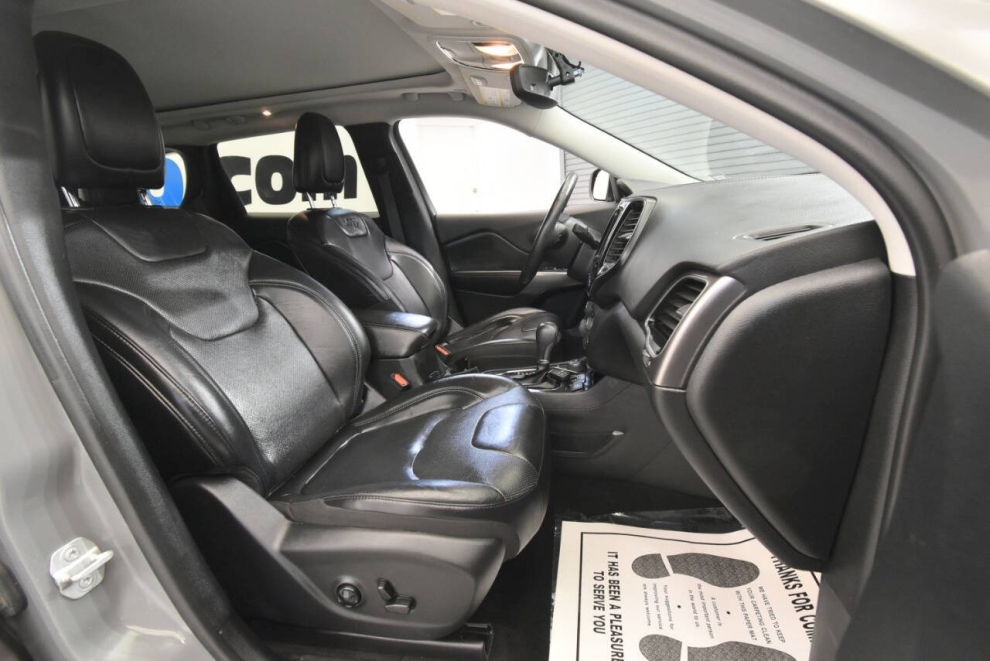 2019 Jeep Cherokee Limited 4x4 4dr SUV, Gray, Mileage: 75,085 - photo 17
