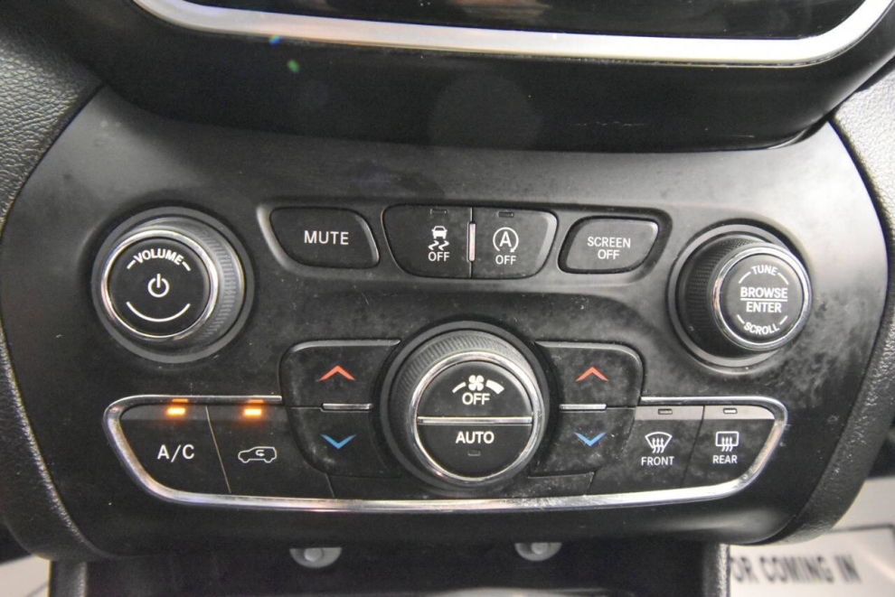 2019 Jeep Cherokee Limited 4x4 4dr SUV, Gray, Mileage: 75,085 - photo 22