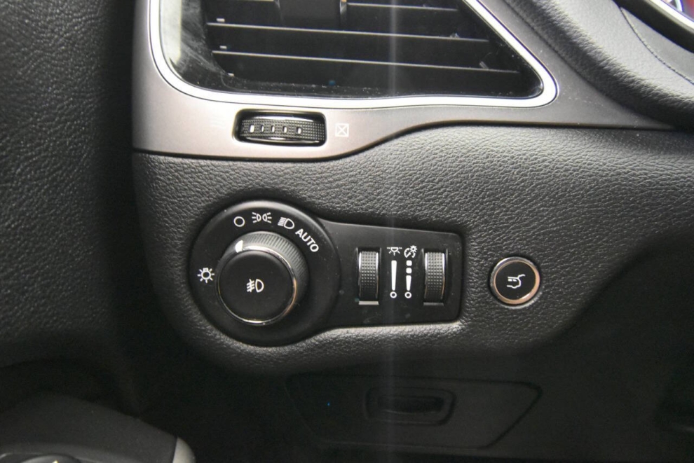 2019 Jeep Cherokee Limited 4x4 4dr SUV, Gray, Mileage: 75,085 - photo 30