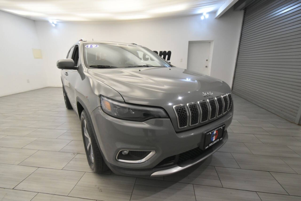 2019 Jeep Cherokee Limited 4x4 4dr SUV, Gray, Mileage: 75,085 - photo 6