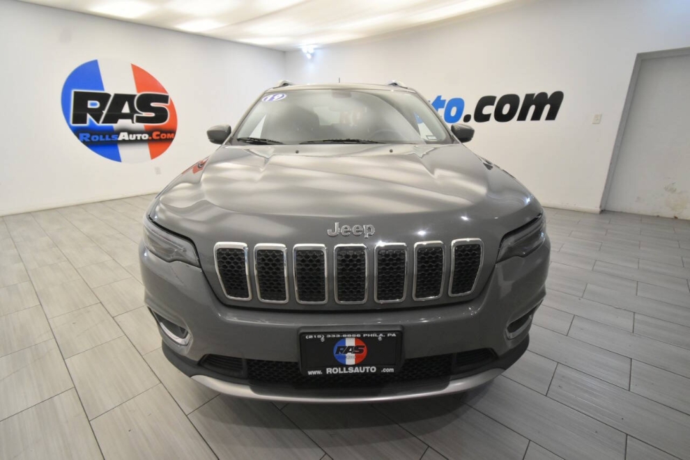 2019 Jeep Cherokee Limited 4x4 4dr SUV, Gray, Mileage: 75,085 - photo 7