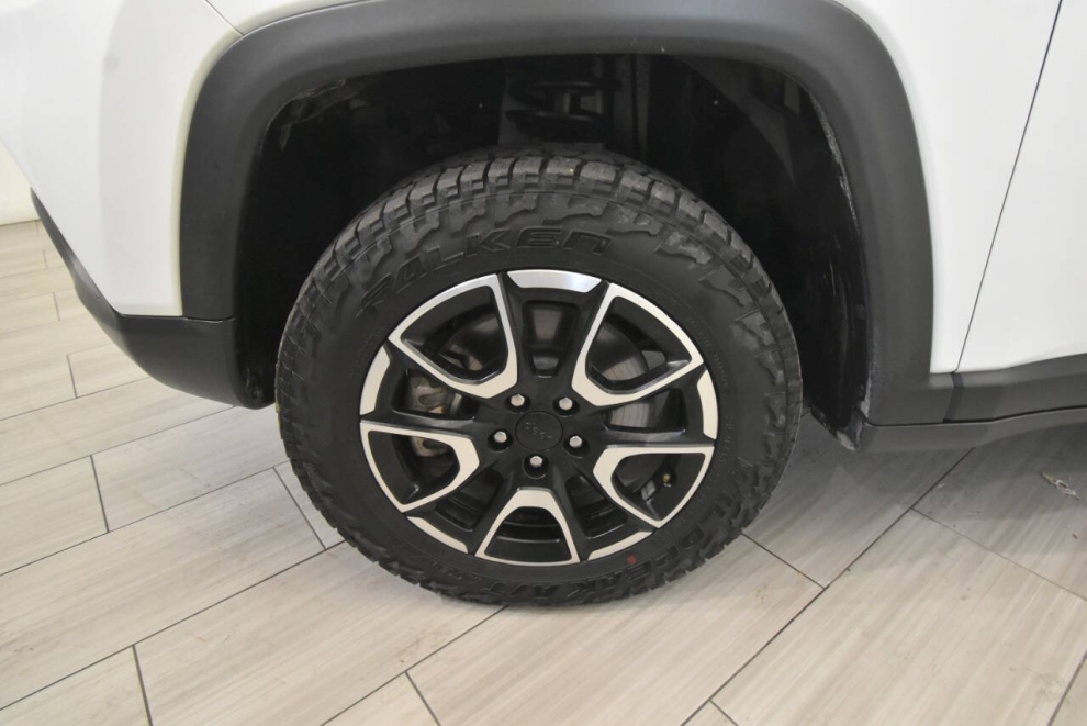 2024 Jeep Compass Trailhawk 4x4 4dr SUV, White, Mileage: 46,943 - photo 10