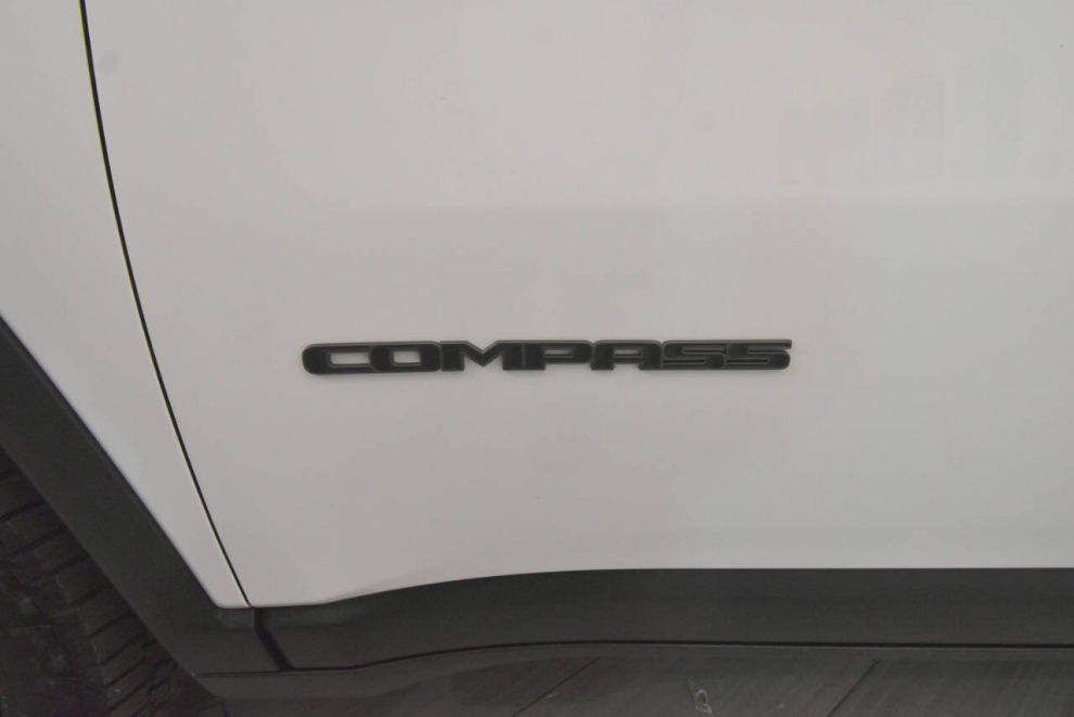 2024 Jeep Compass Trailhawk 4x4 4dr SUV, White, Mileage: 46,943 - photo 12