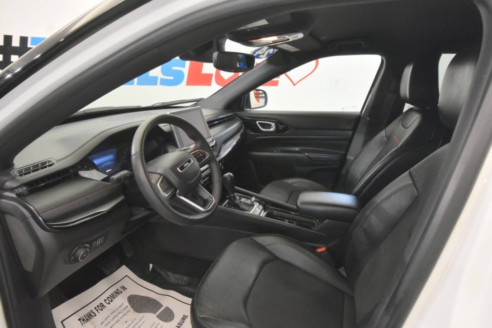 2024 Jeep Compass Trailhawk 4x4 4dr SUV, White, Mileage: 46,943 - photo 13