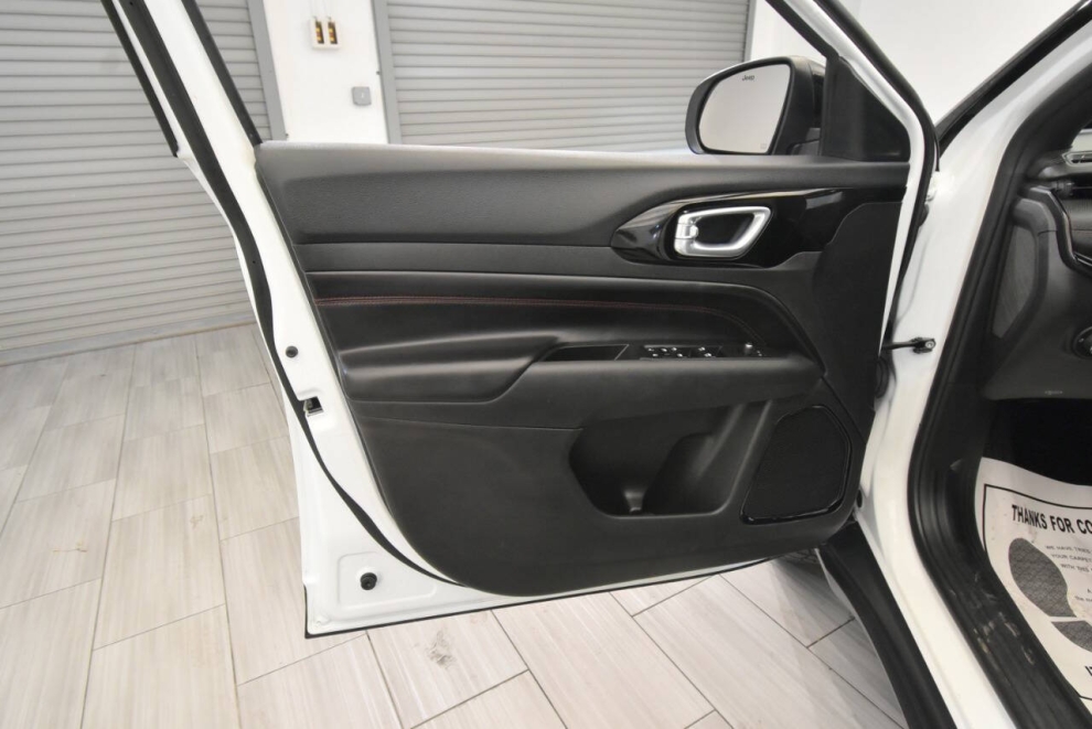 2024 Jeep Compass Trailhawk 4x4 4dr SUV, White, Mileage: 46,943 - photo 15