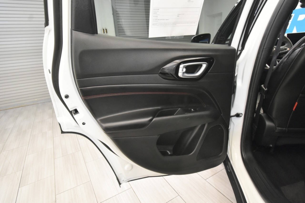 2024 Jeep Compass Trailhawk 4x4 4dr SUV, White, Mileage: 46,943 - photo 17