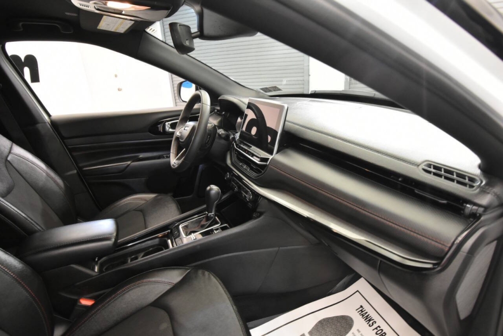 2024 Jeep Compass Trailhawk 4x4 4dr SUV, White, Mileage: 46,943 - photo 18