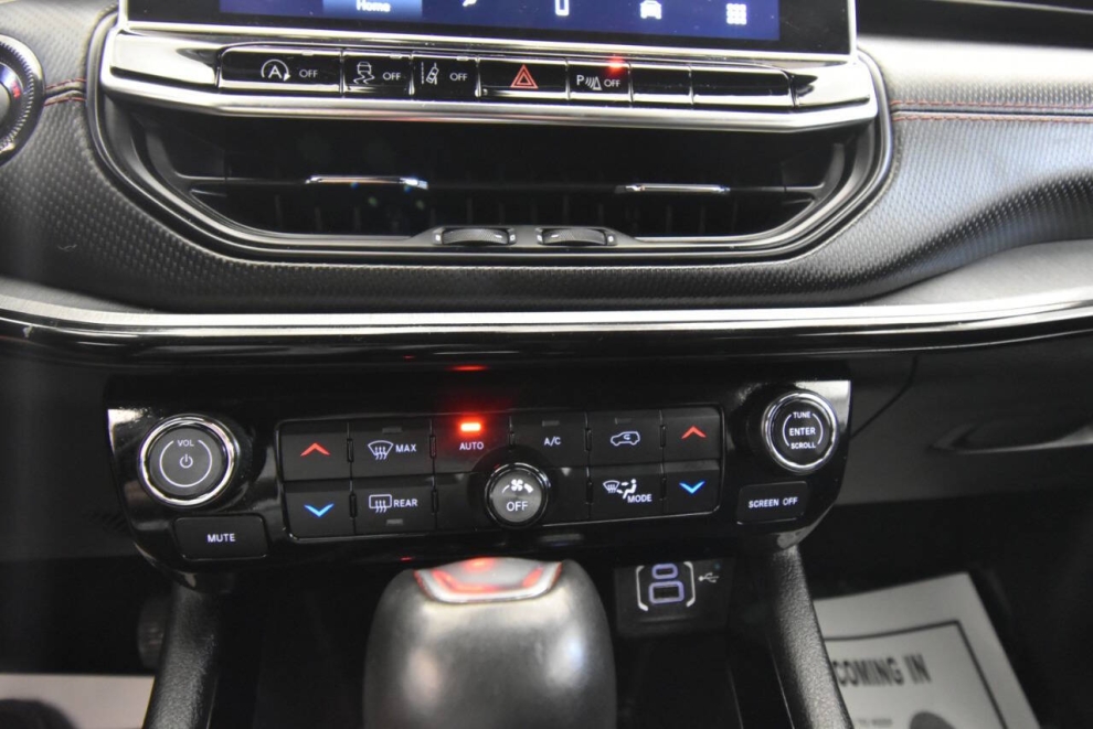 2024 Jeep Compass Trailhawk 4x4 4dr SUV, White, Mileage: 46,943 - photo 24