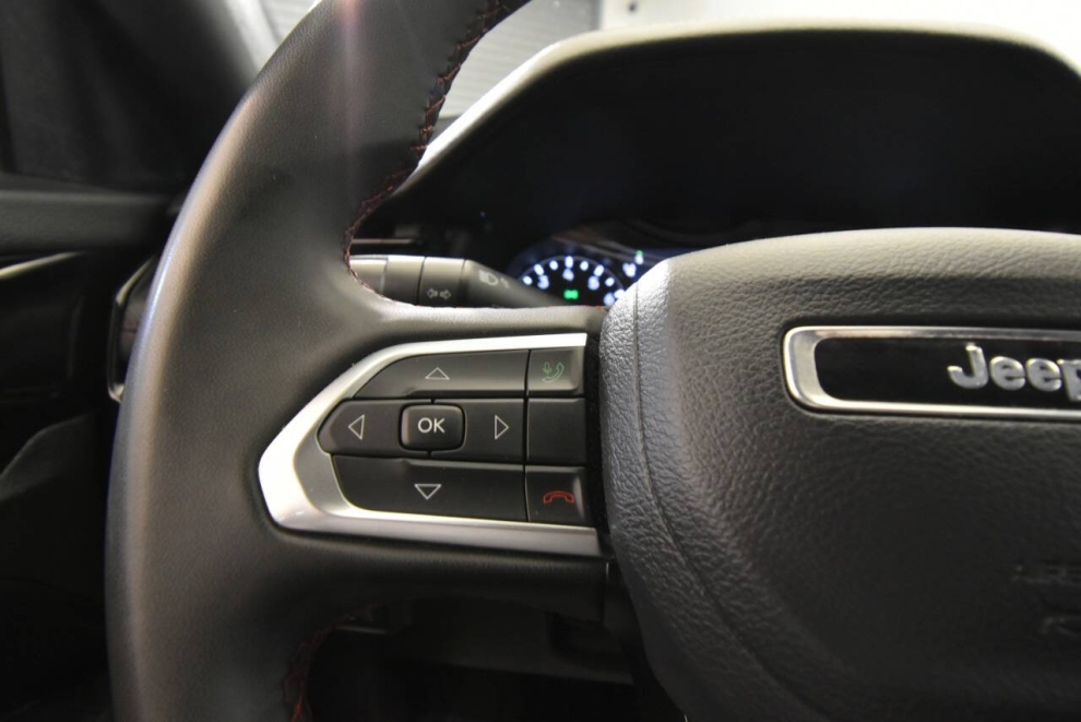 2024 Jeep Compass Trailhawk 4x4 4dr SUV, White, Mileage: 46,943 - photo 29