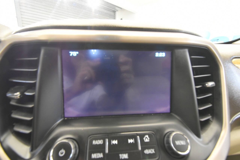 2019 GMC Acadia Denali 4x4 4dr SUV, White, Mileage: 97,542 - photo 24