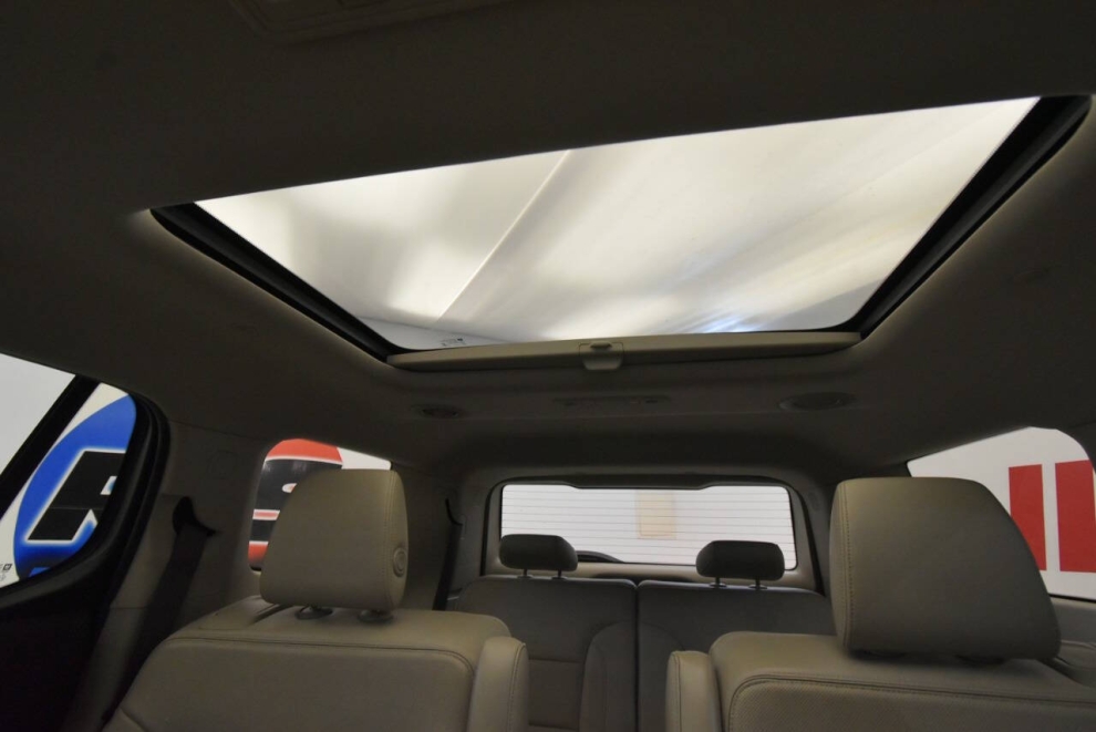 2019 GMC Acadia Denali 4x4 4dr SUV, White, Mileage: 97,542 - photo 36