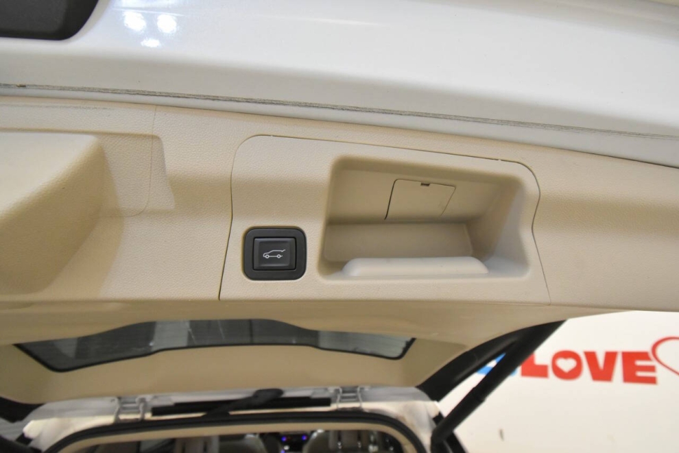 2019 GMC Acadia Denali 4x4 4dr SUV, White, Mileage: 97,542 - photo 38