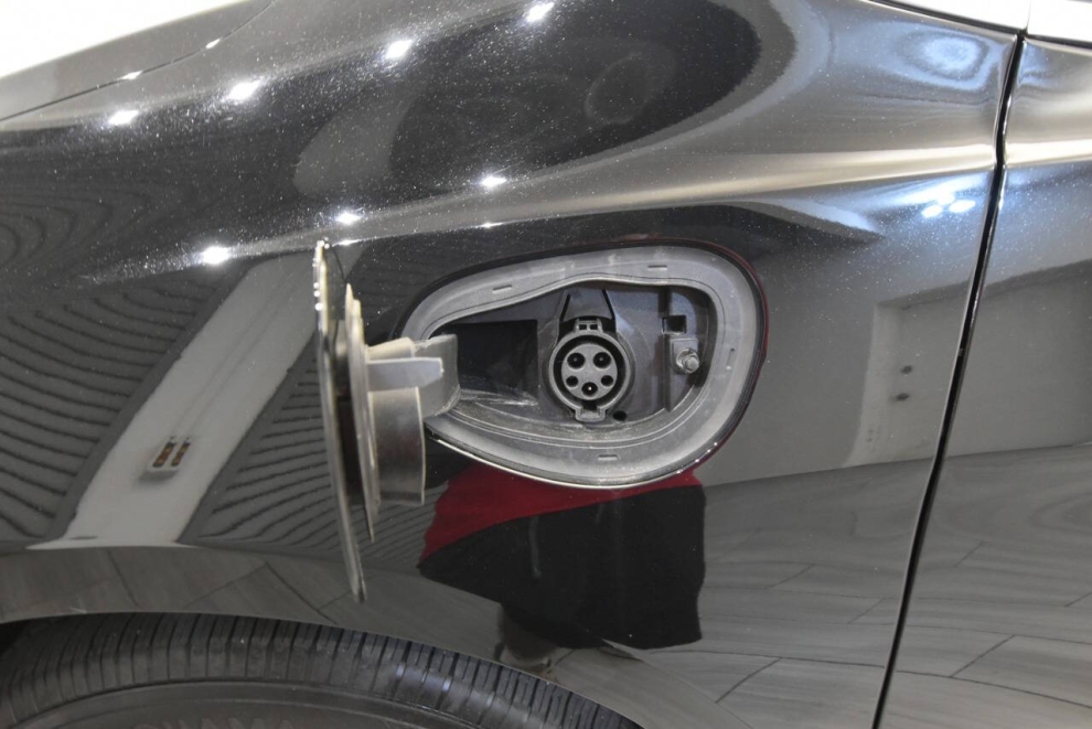 2024 Chrysler Pacifica Plug-In Hybrid Select 4dr Mini Van, Negro, Mileage: 58,115 - photo 11