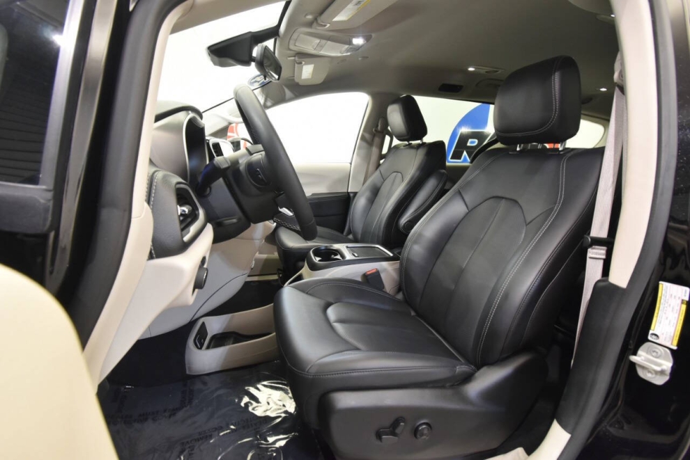 2024 Chrysler Pacifica Plug-In Hybrid Select 4dr Mini Van, Negro, Mileage: 58,115 - photo 13