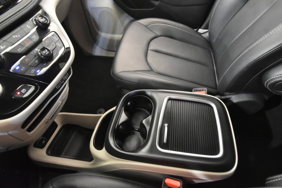 2024 Chrysler Pacifica Plug-In Hybrid Select 4dr Mini Van, Negro, Mileage: 58,115 - photo 25