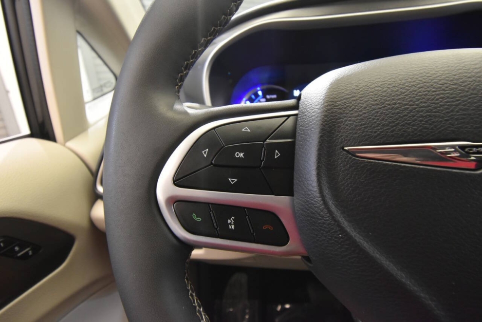 2024 Chrysler Pacifica Plug-In Hybrid Select 4dr Mini Van, Negro, Mileage: 58,115 - photo 32
