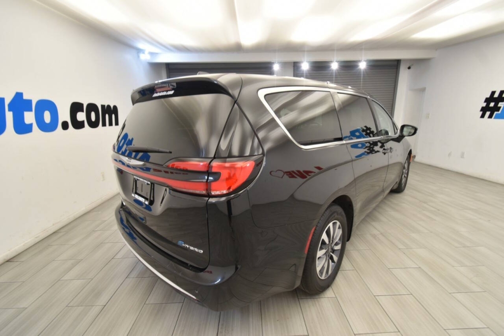 2024 Chrysler Pacifica Plug-In Hybrid Select 4dr Mini Van, Negro, Mileage: 58,115 - photo 4