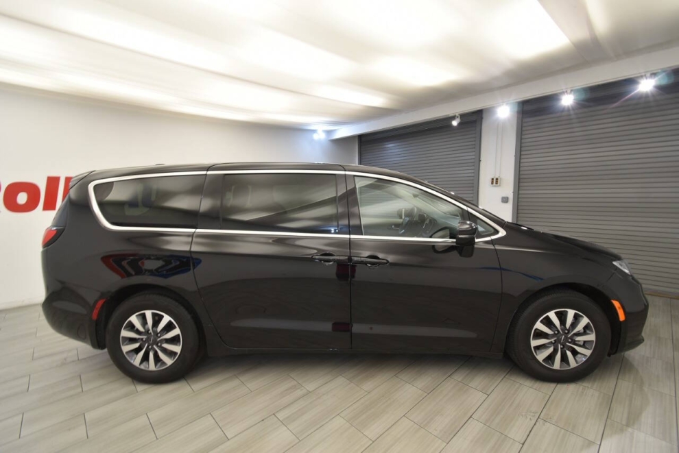 2024 Chrysler Pacifica Plug-In Hybrid Select 4dr Mini Van, Negro, Mileage: 58,115 - photo 5
