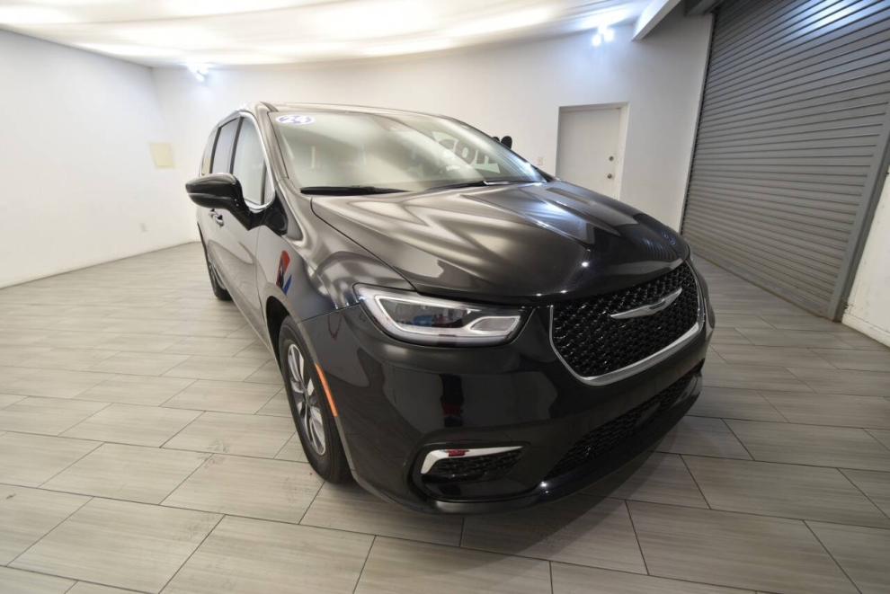 2024 Chrysler Pacifica Plug-In Hybrid Select 4dr Mini Van, Negro, Mileage: 58,115 - photo 6