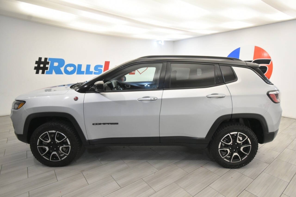 2024 Jeep Compass Trailhawk 4x4 4dr SUV, Silver, Mileage: 47,671 - photo 1