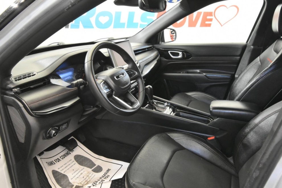 2024 Jeep Compass Trailhawk 4x4 4dr SUV, Silver, Mileage: 47,671 - photo 11