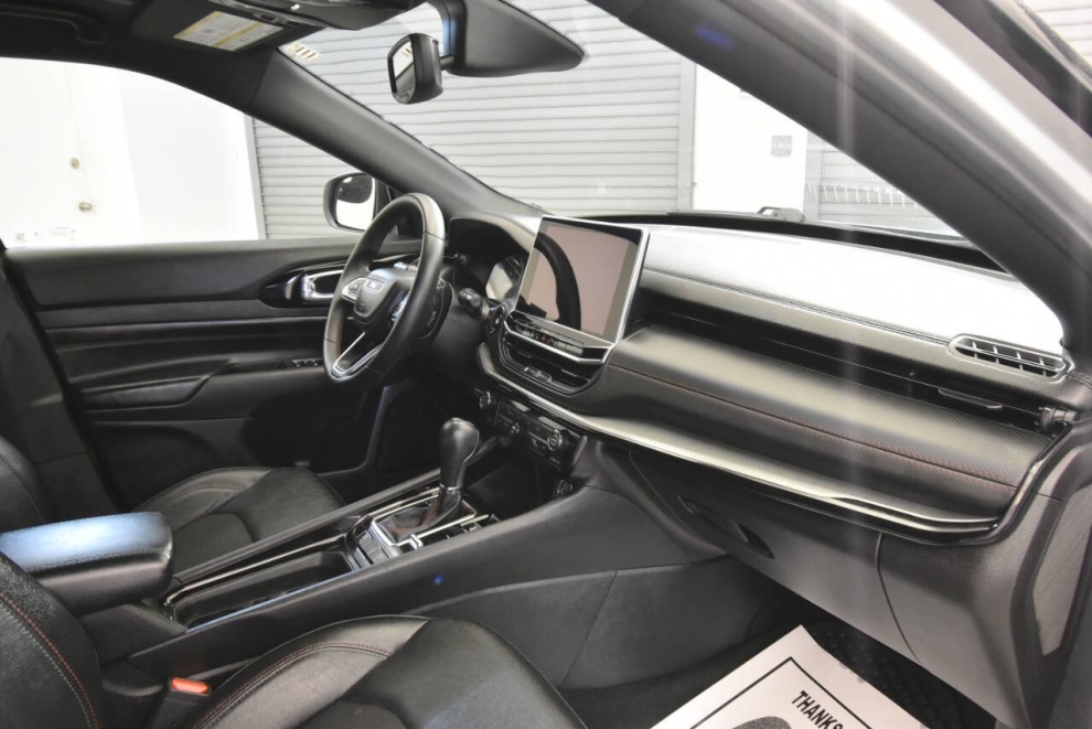 2024 Jeep Compass Trailhawk 4x4 4dr SUV, Silver, Mileage: 47,671 - photo 16