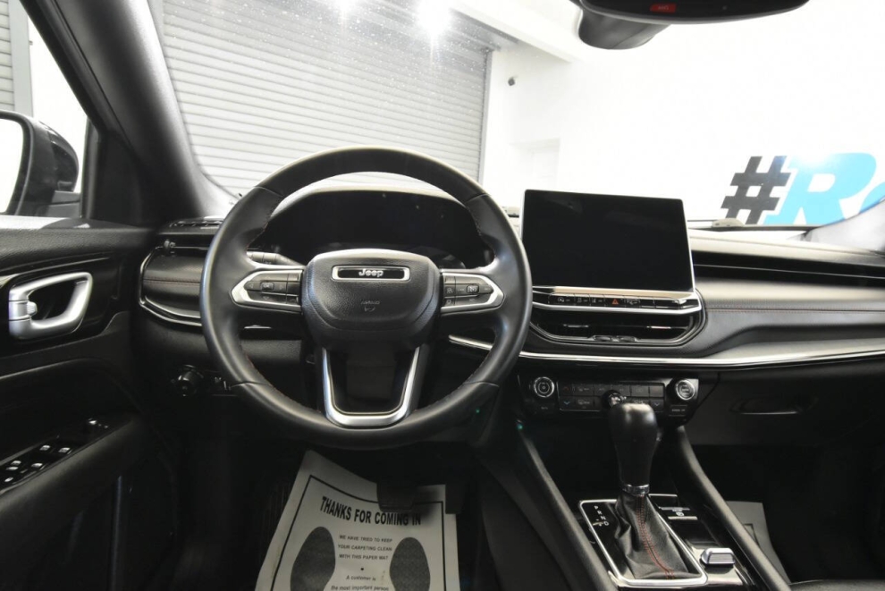 2024 Jeep Compass Trailhawk 4x4 4dr SUV, Silver, Mileage: 47,671 - photo 20