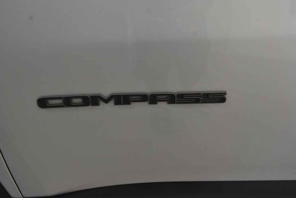 2024 Jeep Compass Trailhawk 4x4 4dr SUV, Silver, Mileage: 47,671 - photo 9