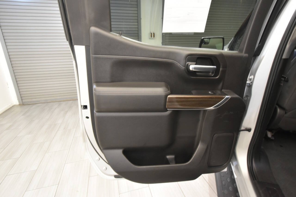 2021 Chevrolet Silverado 1500 RST 4x4 4dr Crew Cab 5.8 ft. SB, Silver, Mileage: 97,868 - photo 16