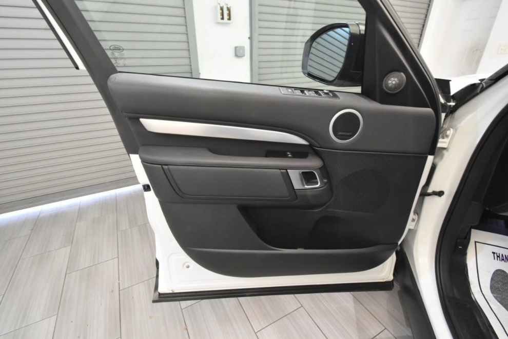 2020 Land Rover Discovery Landmark Edition AWD 4dr SUV, White, Mileage: 76,590 - photo 12