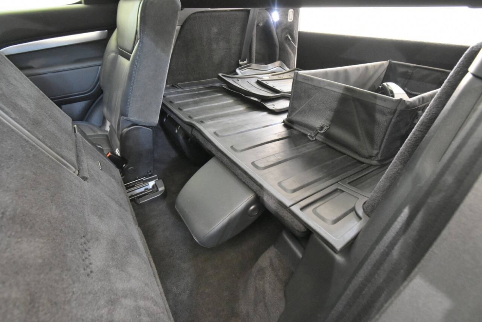2020 Land Rover Discovery Landmark Edition AWD 4dr SUV, White, Mileage: 76,590 - photo 14
