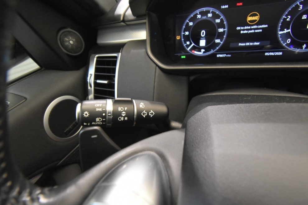 2020 Land Rover Discovery Landmark Edition AWD 4dr SUV, White, Mileage: 76,590 - photo 31