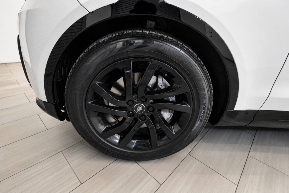 2020 Land Rover Discovery Landmark Edition AWD 4dr SUV, White, Mileage: 76,590 - photo 9