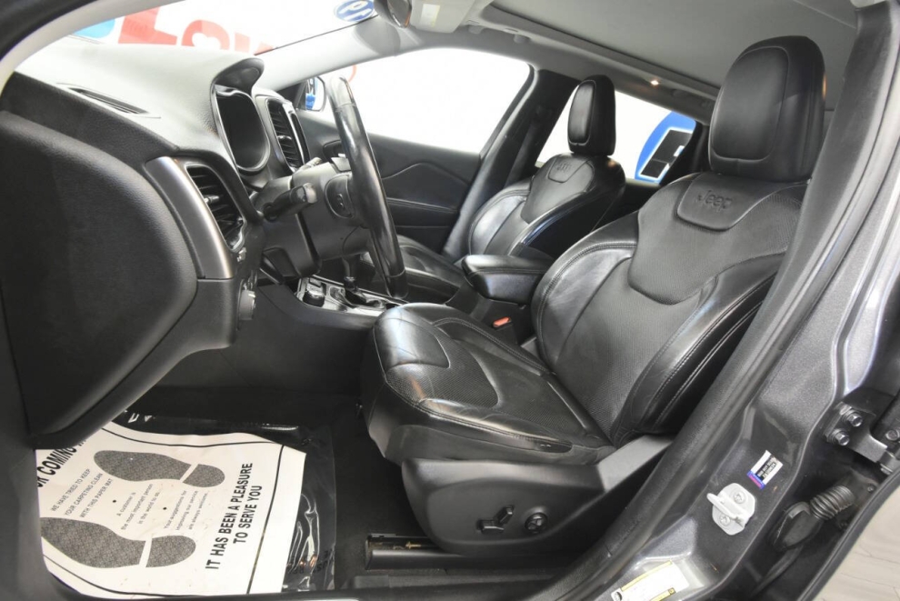 2019 Jeep Cherokee Limited 4x4 4dr SUV, Gray, Mileage: 89,836 - photo 12