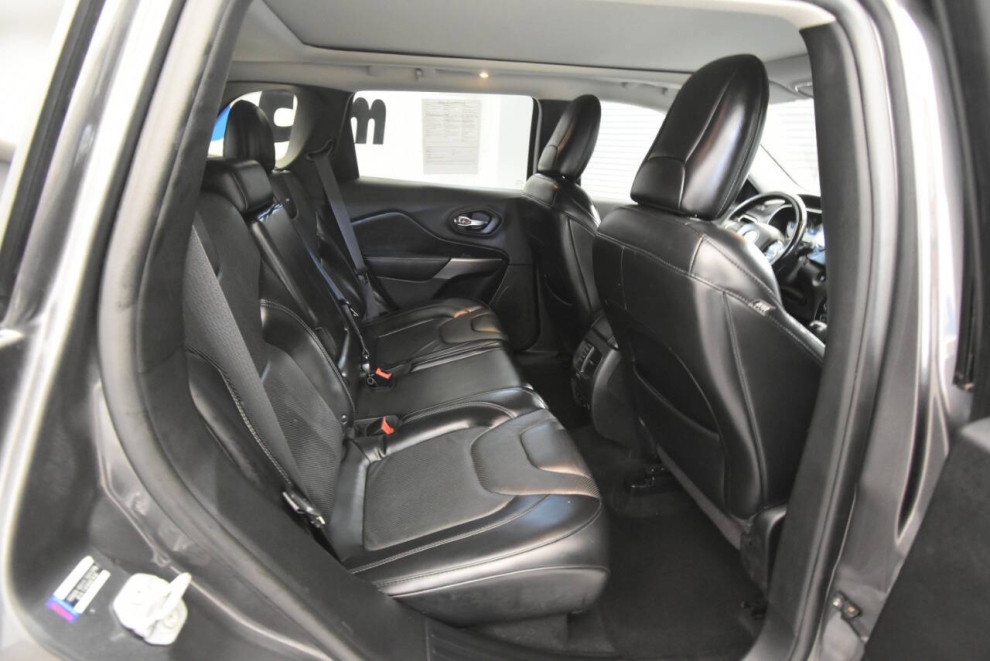 2019 Jeep Cherokee Limited 4x4 4dr SUV, Gray, Mileage: 89,836 - photo 18