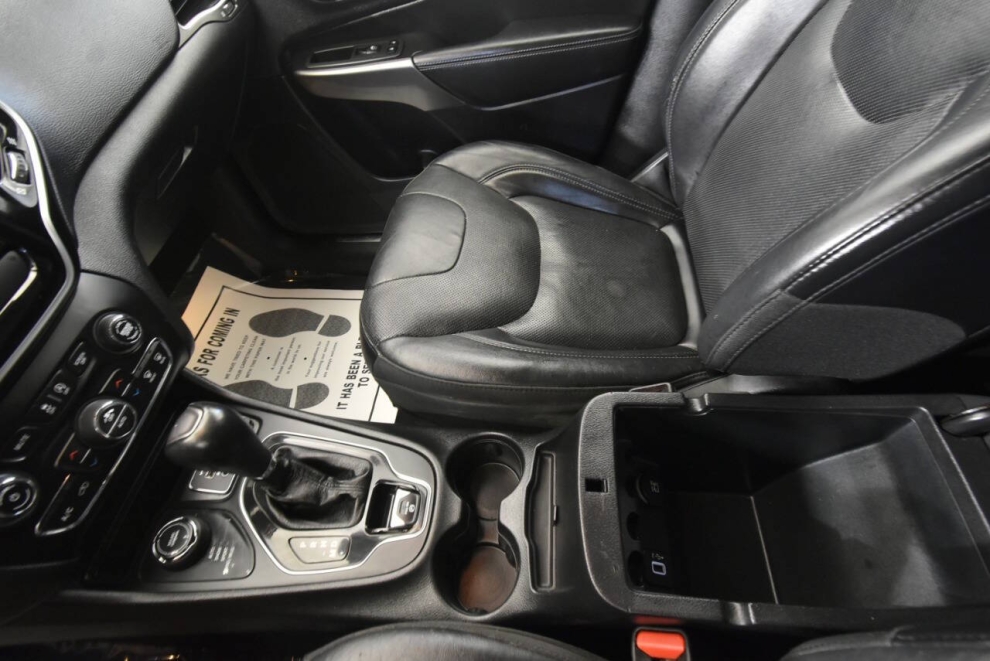 2019 Jeep Cherokee Limited 4x4 4dr SUV, Gray, Mileage: 89,836 - photo 21