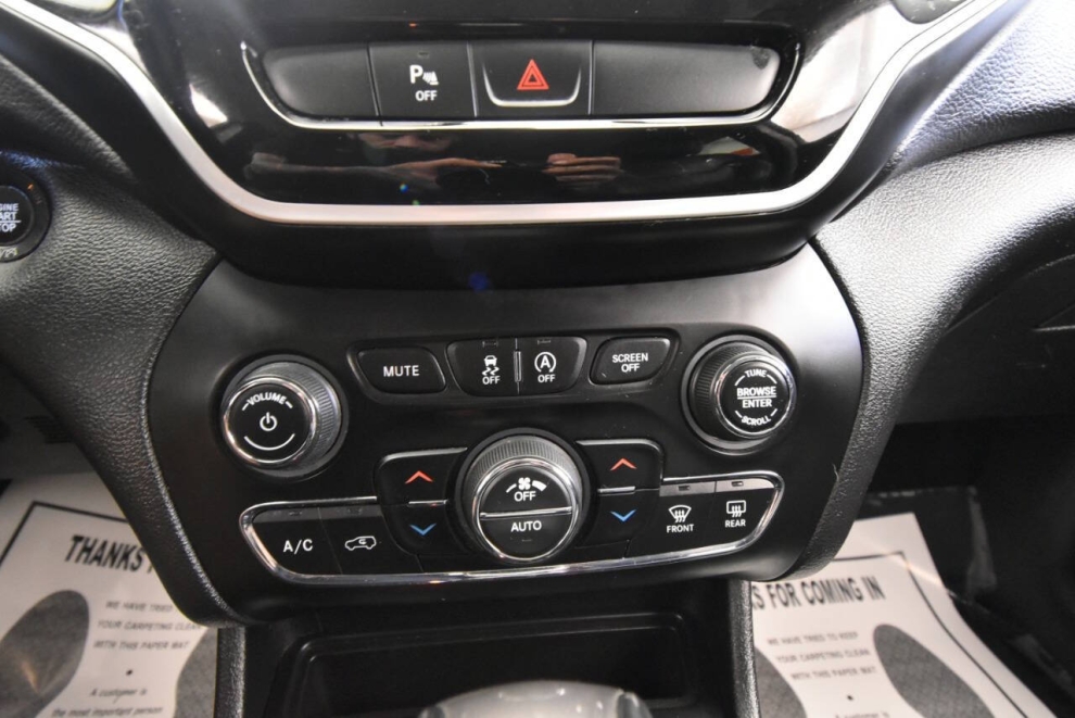 2019 Jeep Cherokee Limited 4x4 4dr SUV, Gray, Mileage: 89,836 - photo 22