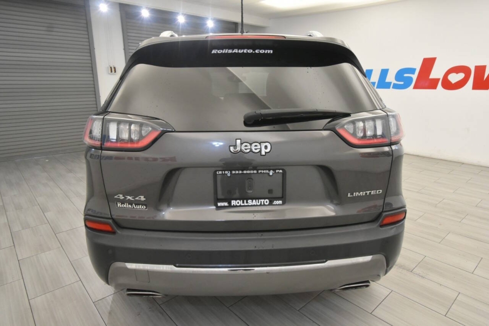 2019 Jeep Cherokee Limited 4x4 4dr SUV, Gray, Mileage: 89,836 - photo 3