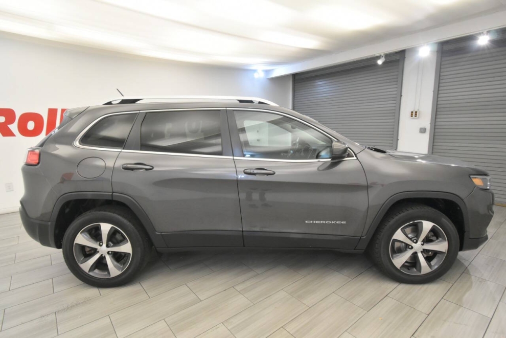 2019 Jeep Cherokee Limited 4x4 4dr SUV, Gray, Mileage: 89,836 - photo 5