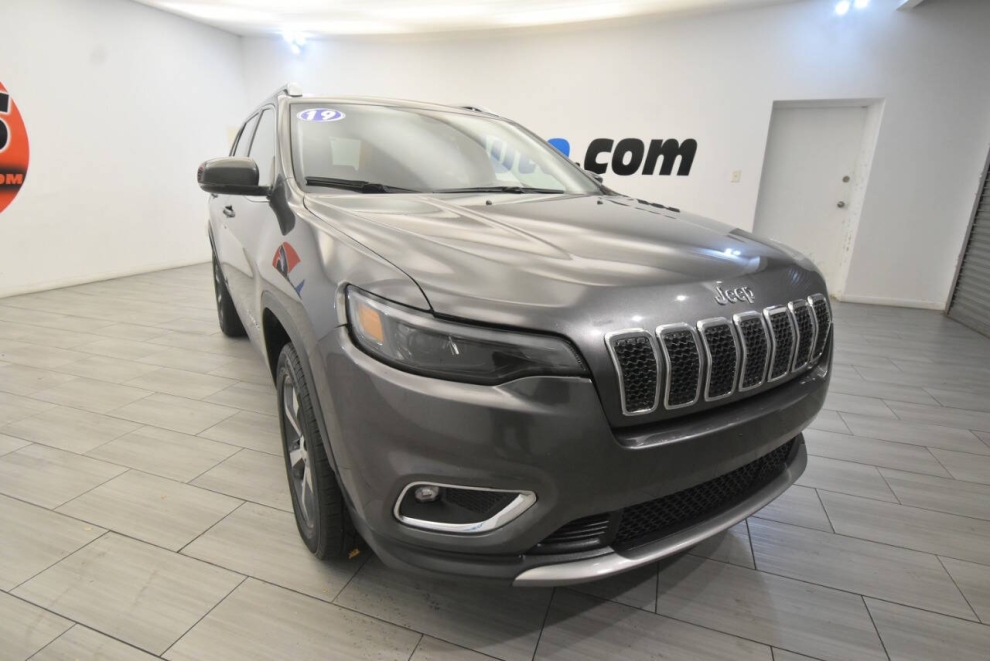 2019 Jeep Cherokee Limited 4x4 4dr SUV, Gray, Mileage: 89,836 - photo 6