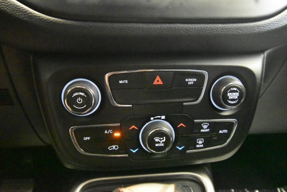 2019 Jeep Compass Altitude 4x4 4dr SUV, Silver, Mileage: 46,017 - photo 22