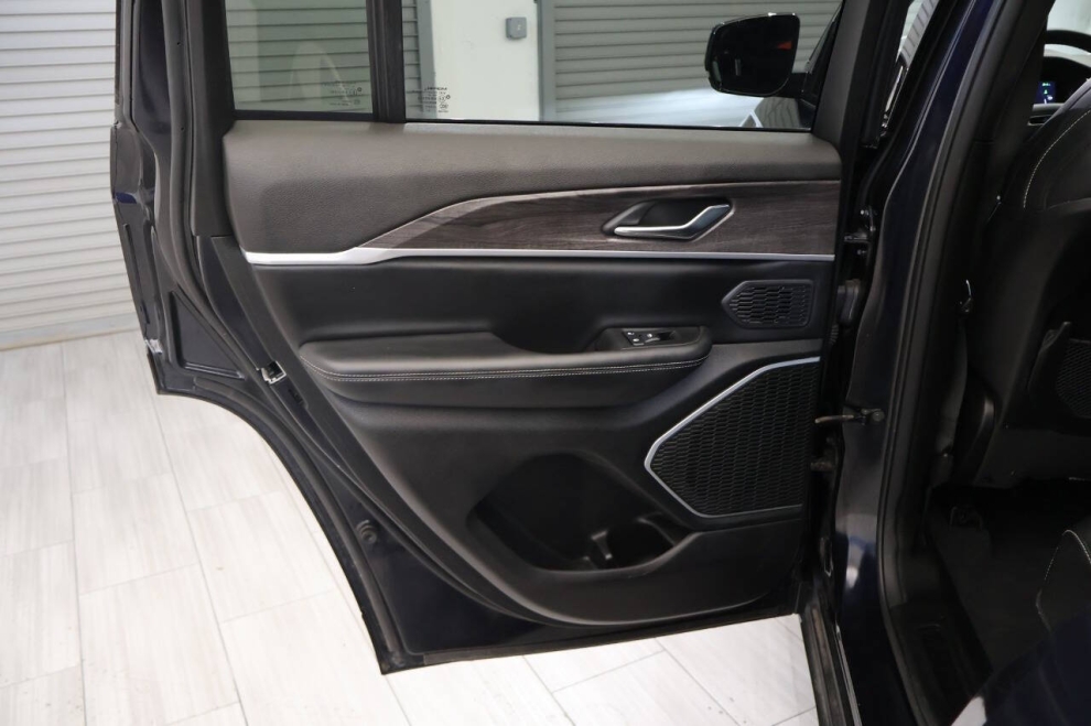 2024 Jeep Grand Cherokee 4xe 4x4 4dr SUV, Blue, Mileage: 18,941 - photo 16
